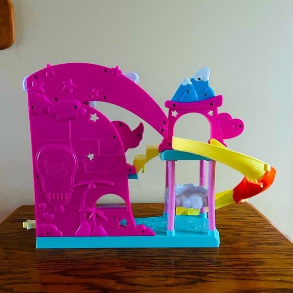 Disney Junior T.O.T.S Nursery Headquarters with Characters - Picture 4 of 13